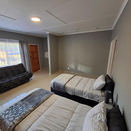 פיט רטיף Rocky Hills Guesthouse מראה חיצוני תמונה