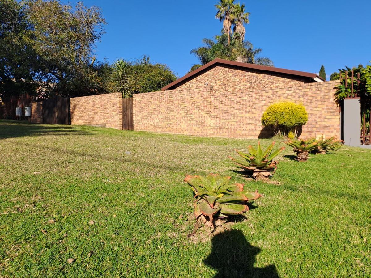 פיט רטיף Rocky Hills Guesthouse מראה חיצוני תמונה