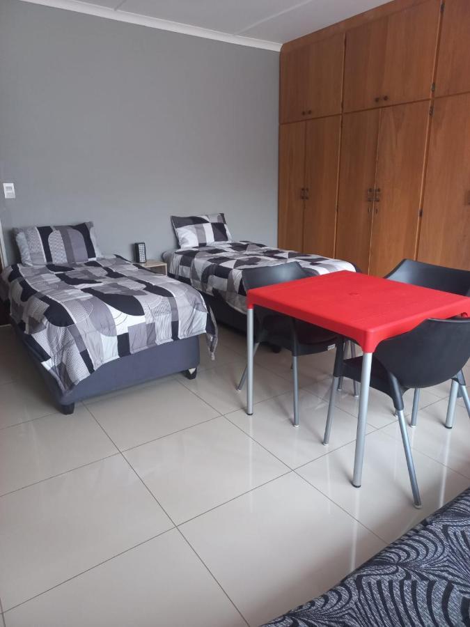פיט רטיף Rocky Hills Guesthouse מראה חיצוני תמונה