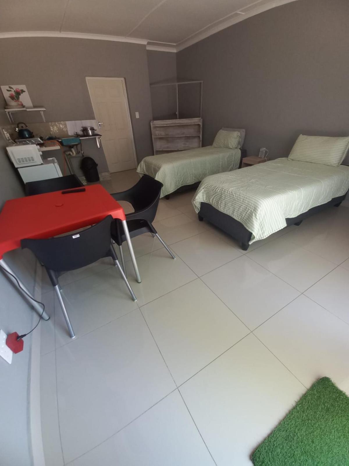 פיט רטיף Rocky Hills Guesthouse מראה חיצוני תמונה